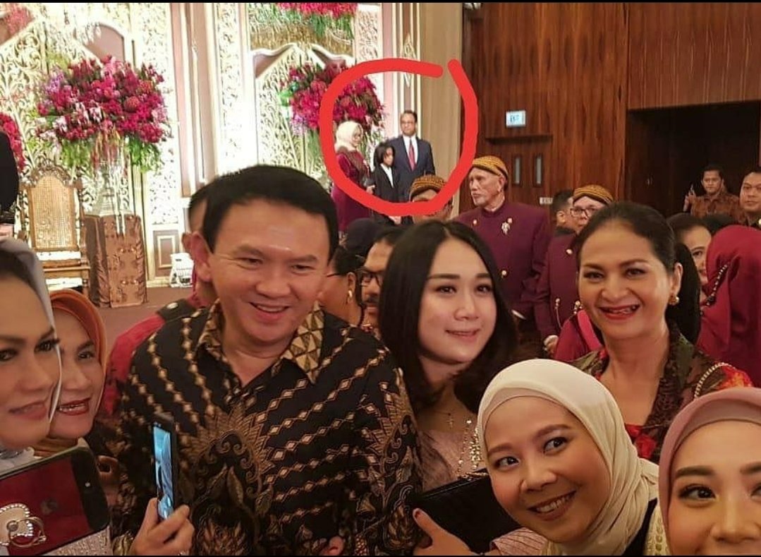 [CEK HOAKS ATAU FAKTA] Viral Foto Ahok Dikerumuni Banyak Orang di