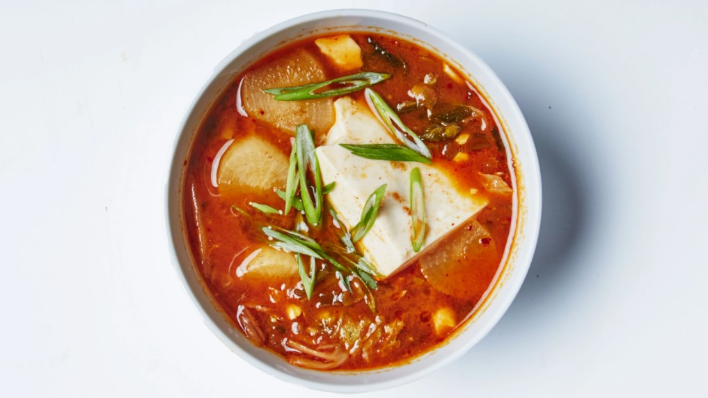 Resep Sup Tofu Kimchi, Cocok Dinikmati Saat Badan Kurang Fit - TIKTAK.ID