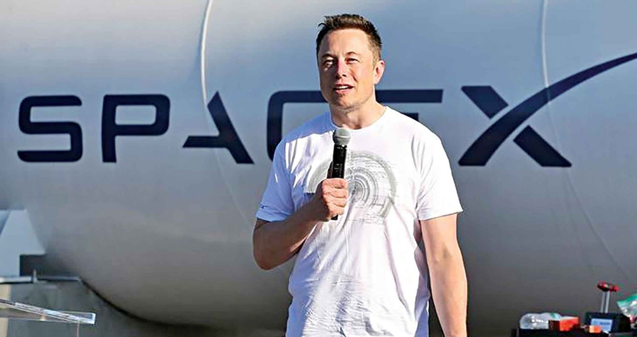 Terbangkan Manusia Sampai Di Bulan, Elon Musk Menangi Kontrak 42 ...